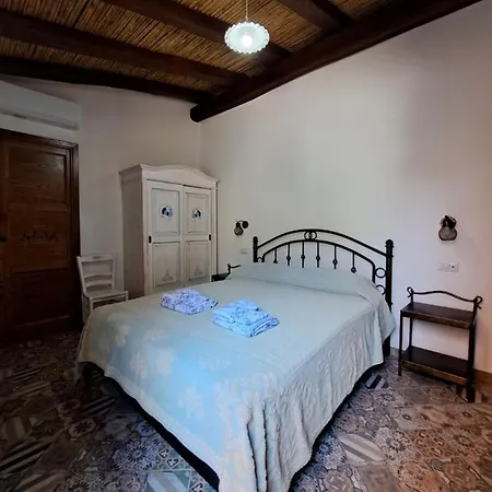 Sa Domu Antiga - Casa Indipendente In Centro Storico