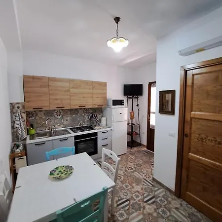 Sa Domu Antiga - Casa Indipendente In Centro Storico Tortolì