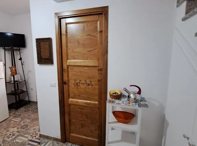 Sa Domu Antiga - Casa Indipendente In Centro Storico Apartman *