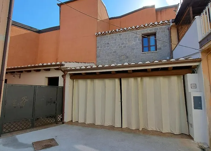 Sa Domu Antiga - Casa Indipendente In Centro Storico Daire