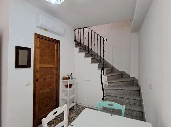 Sa Domu Antiga - Casa Indipendente In Centro Storico Apartman *